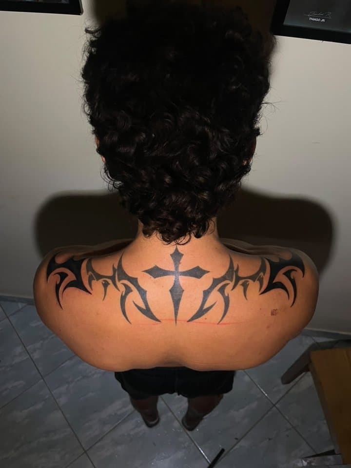 Tatuagem tribal nas costas